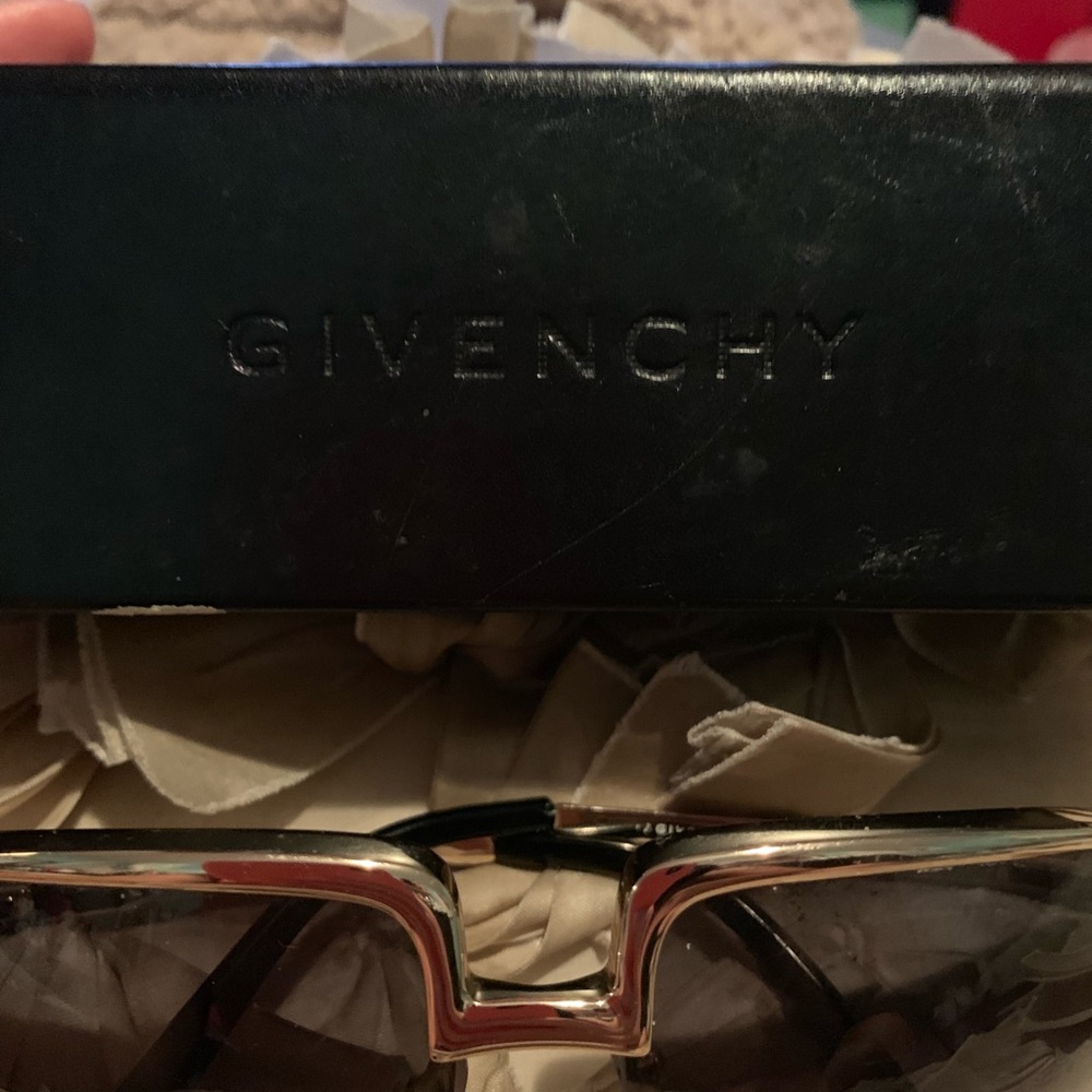 Givenchy sunglasses - Picture 2 of 6
